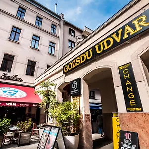 Corbie Downtown Appartamento Budapest